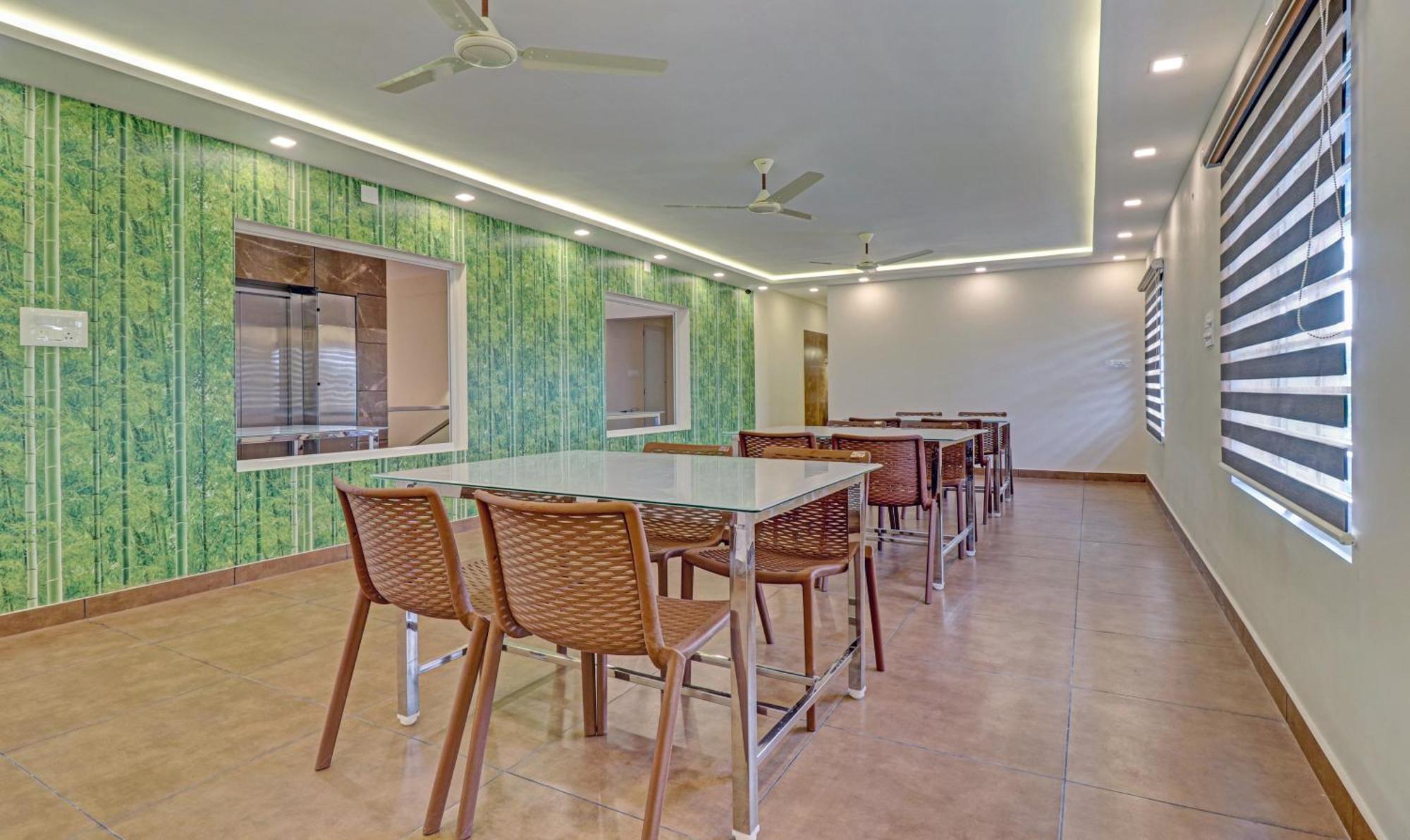 Отель Treebo Golden Terminal, Kochi Airport Экстерьер фото