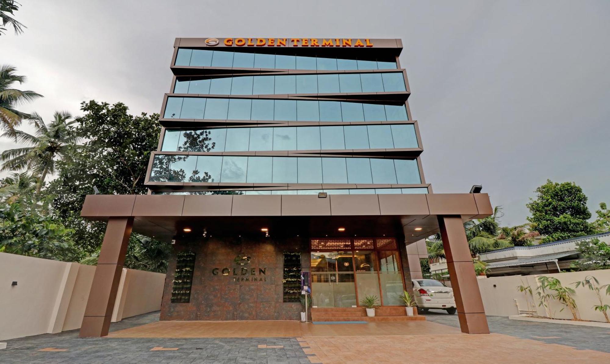 Отель Treebo Golden Terminal, Kochi Airport Экстерьер фото