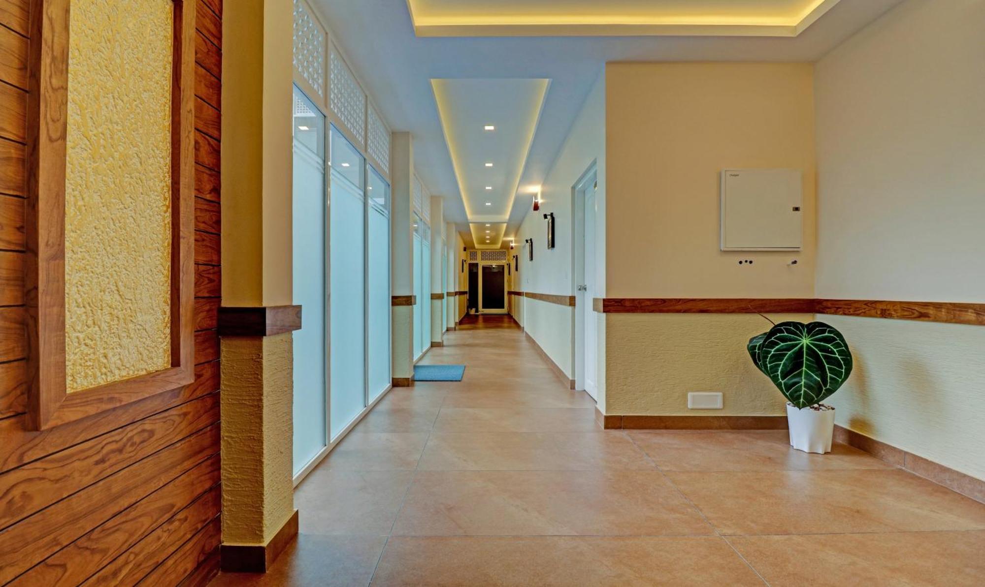 Отель Treebo Golden Terminal, Kochi Airport Экстерьер фото